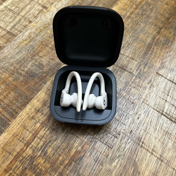 Beats by Dre Other - Powerbeats Pro Totally wireless headphones. Ivory.